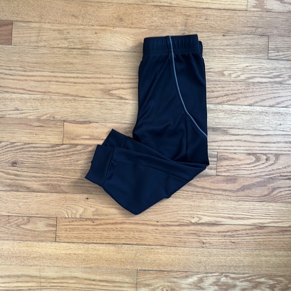EUC Old Navy Active boys cuffed athletic pants XS - Picture 2 of 2